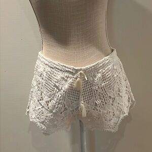 Express crochet styled shorts